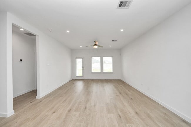 Building Photo - 7811 Bel Fiore Dr