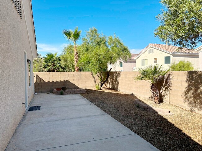 Building Photo - 204 Crooked Tree Dr