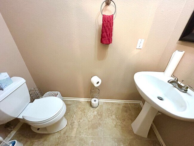 Building Photo - 8807 Brae Ridge Dr