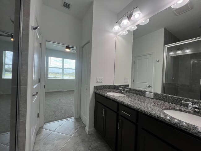 Building Photo - 4910 Longwood Lake Sq