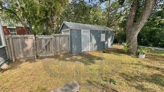 Building Photo - 3615 E Oneida St