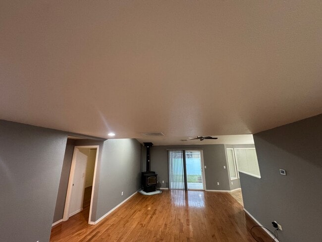 Building Photo - 509 Chelan Ave