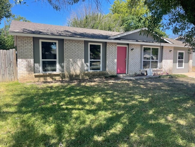 Primary Photo - Spacious 5-Bedroom Home in a Great Neighbo...
