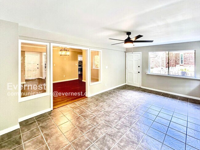Building Photo - 2771 Winding Ln NE