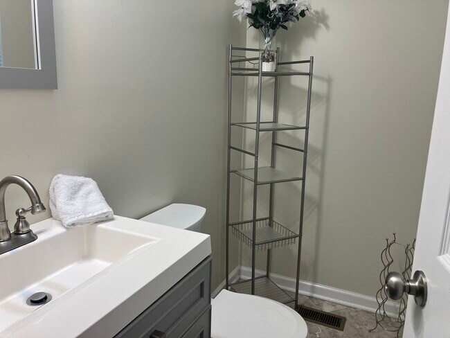 Building Photo - 2846 Brooklane Dr