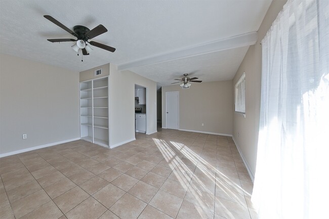 Building Photo - 4011 Smooth Oak Ln