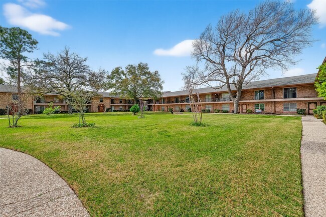 Building Photo - 7600 Burgoyne Rd