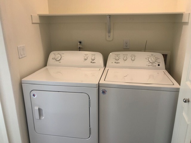 Building Photo - Three story townhouse near UNR.