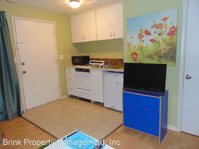 Building Photo - 2800 NE 55th St