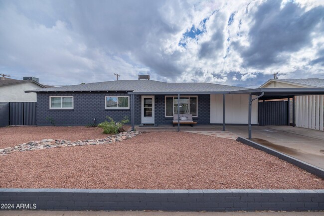 Building Photo - 8143 E Weldon Ave