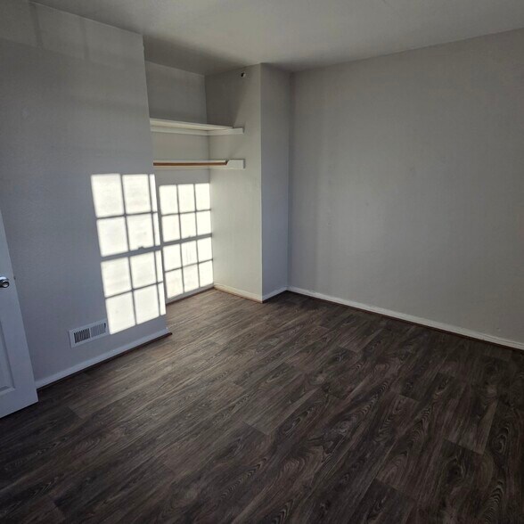 Building Photo - 1409 NW Carden Ave