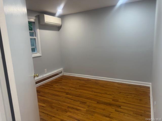 Building Photo - 302 Oakford St