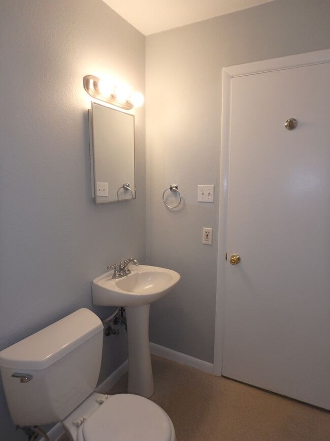 Building Photo - Adorable 3 Bedroom Home!