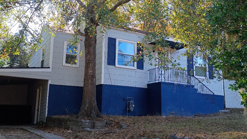 Building Photo - 3566 McKenzie Dr