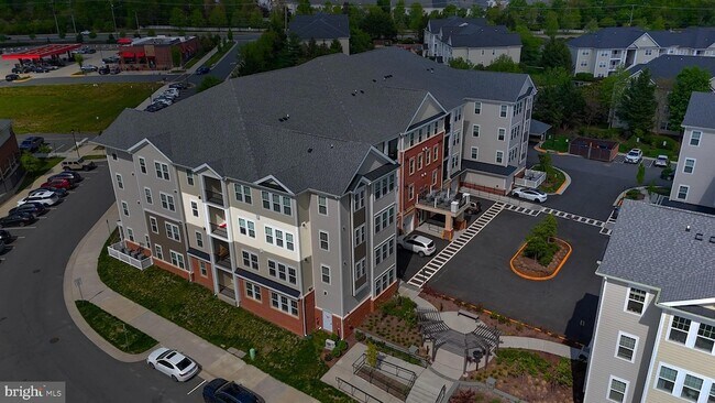 Building Photo - 700 Mount Airy Ter NE