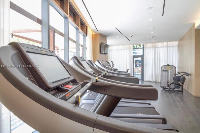 Building Photo - 801 S Miami Ave