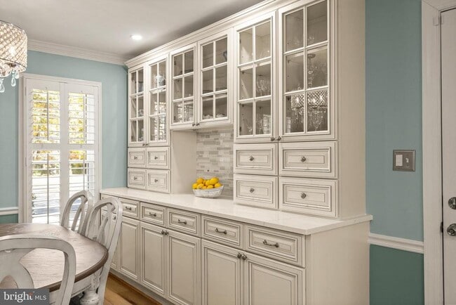 Building Photo - 7421 Beverly Manor Dr