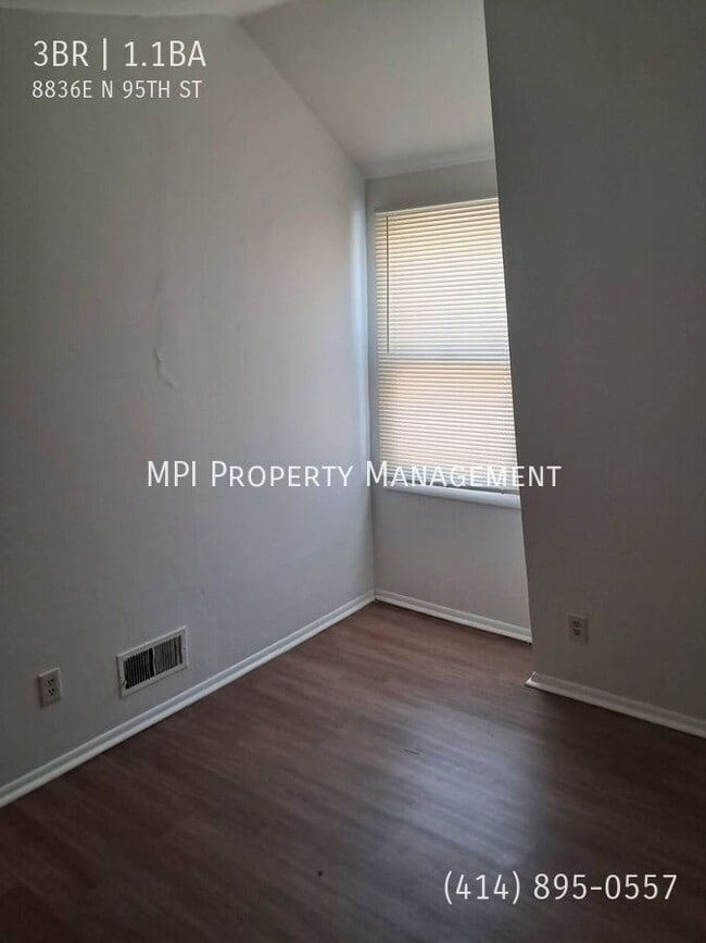 Building Photo - 8836 N 95th St