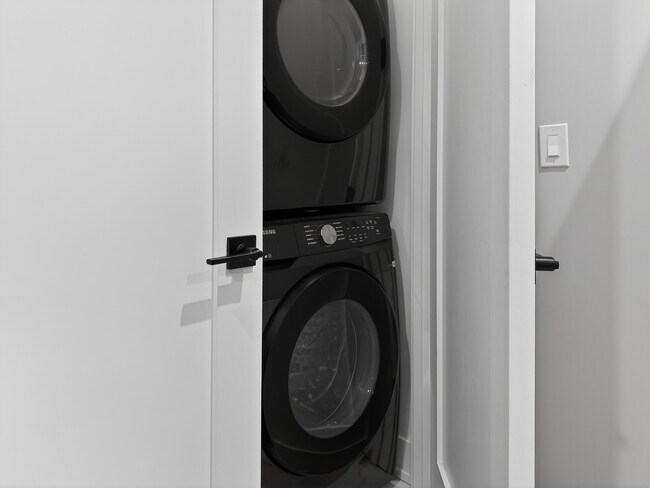 Building Photo - 2451 N Albany Ave