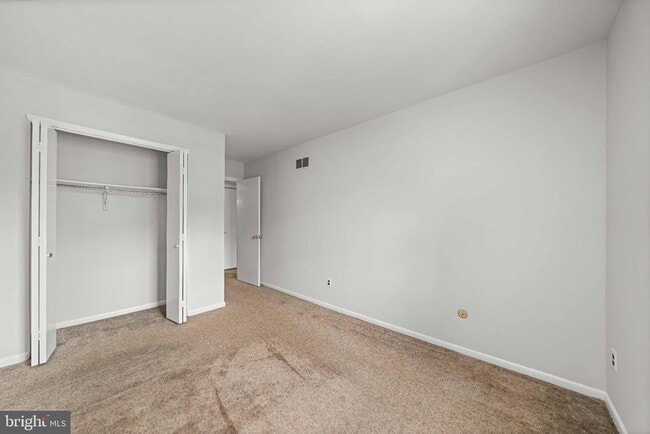 Building Photo - 132 E Green Valley Cir