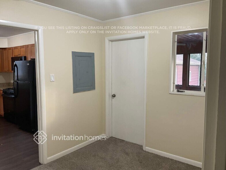 Building Photo - 113 Nashua St