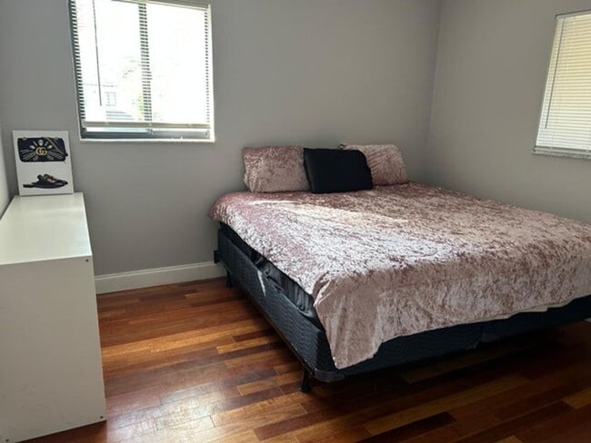 Building Photo - 7690 Lago Del Mar Dr