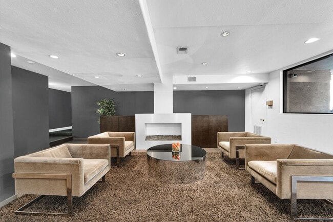 Building Photo - Beautifully Remodeled 1 Bed / 1 Bath with In-Unit Laundry + 3 Parking Spaces