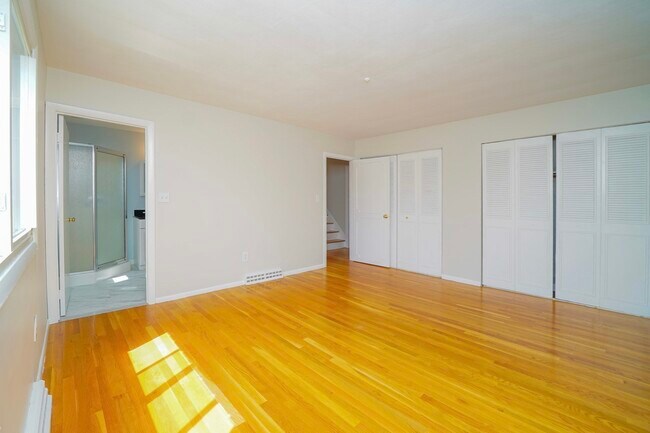 Building Photo - 1274 Beacon St