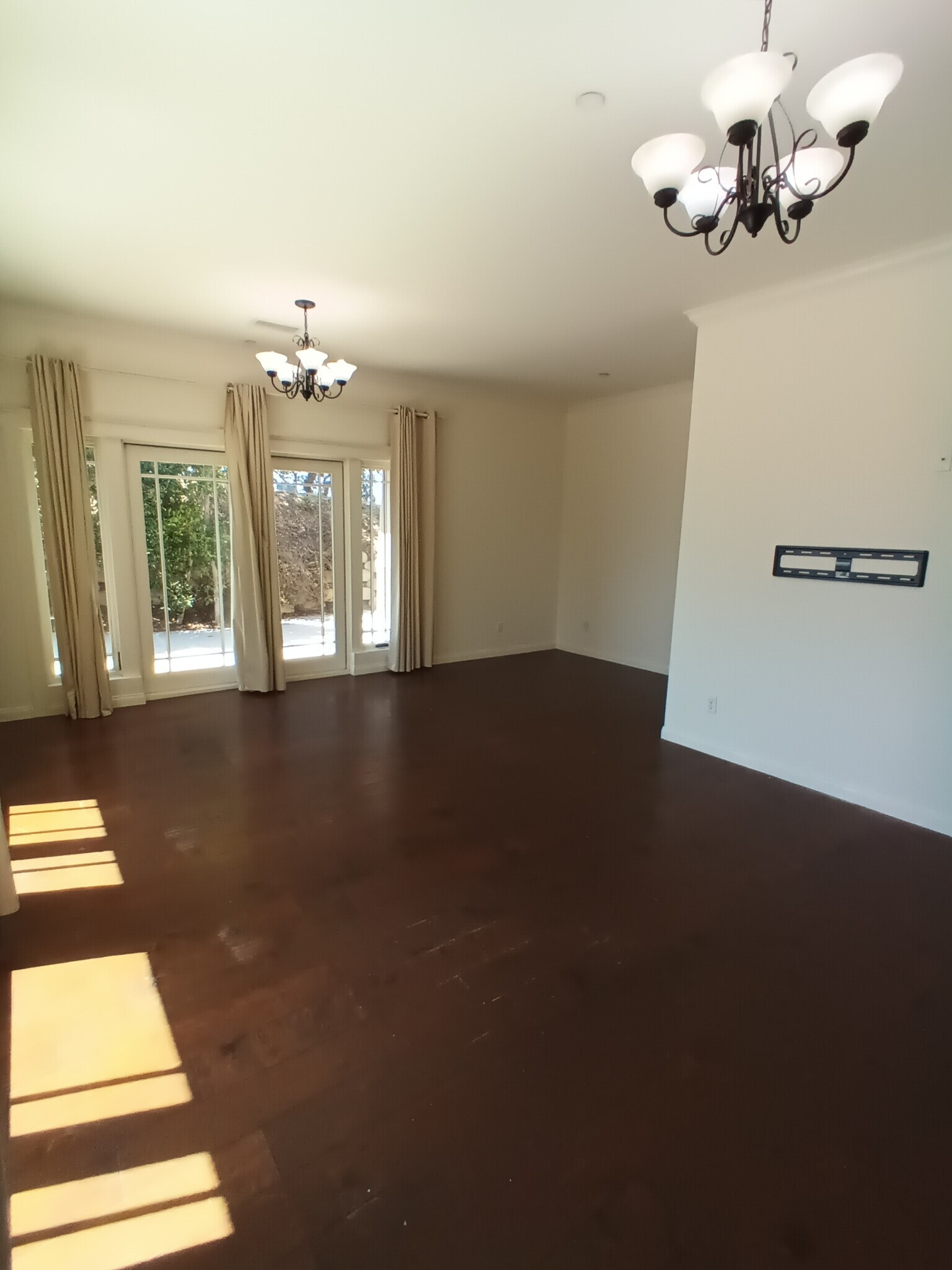 Building Photo - 1572 Silverwood Dr