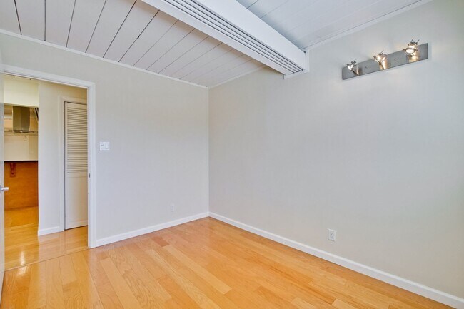 Building Photo - Mountain View Home l Spacious Open Layout Bright and Private Yard
