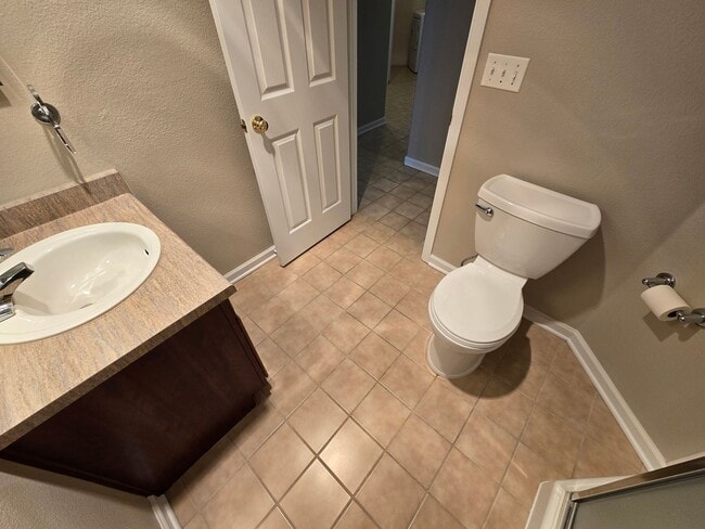 Building Photo - Fresh 2 bedroom, 2 bathroom condo located in Meadows on the Parkway in the heart of Boulder.