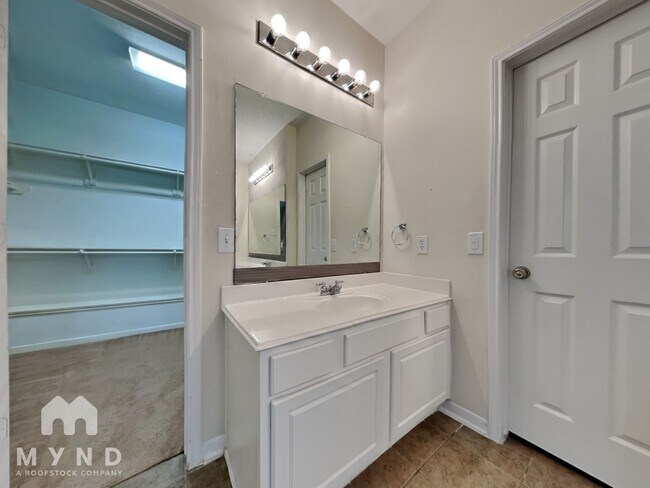 Building Photo - 17934 Barton Ridge Ln