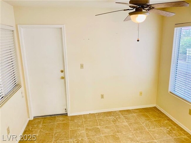 Building Photo - Clean and comfortable townhome in Sun City...