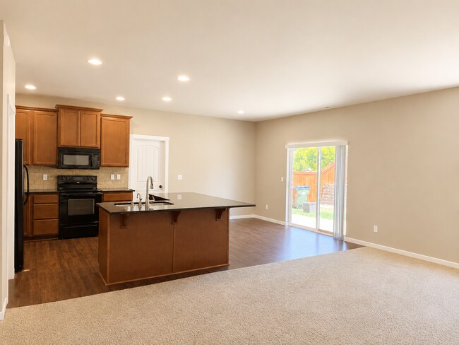 Building Photo - 3918 Southlake Dr SE