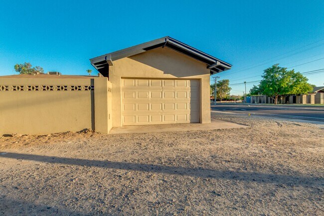 Building Photo - 4 Bedroom, 3 Baths, includes 2 Master Suites Just 1-Mile from ASU