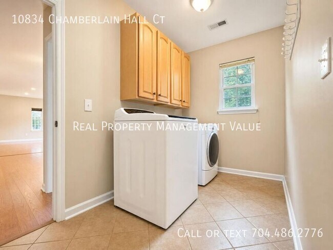 Building Photo - 10834 Chamberlain Hall Ct