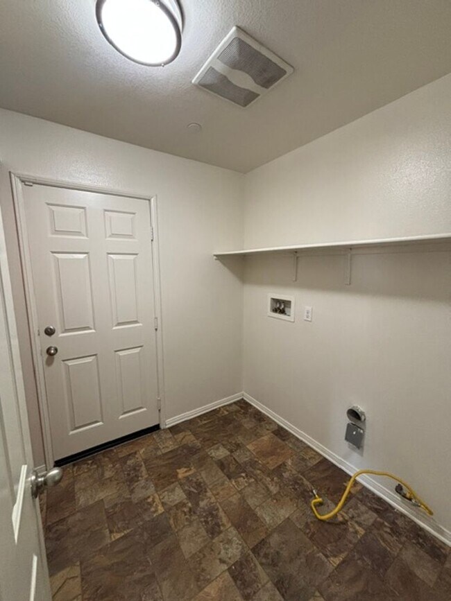 Building Photo - 1085 SPUD Moreno St