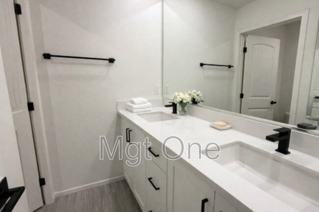 Building Photo - 1784 Julie Dr