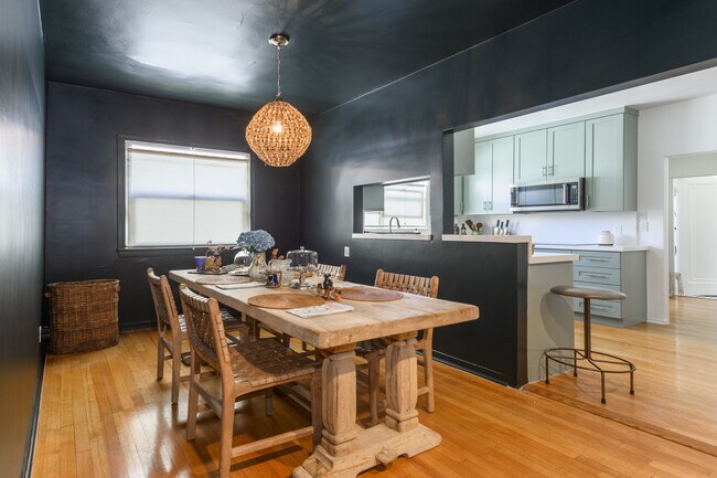 Building Photo - 148 S Orange Dr