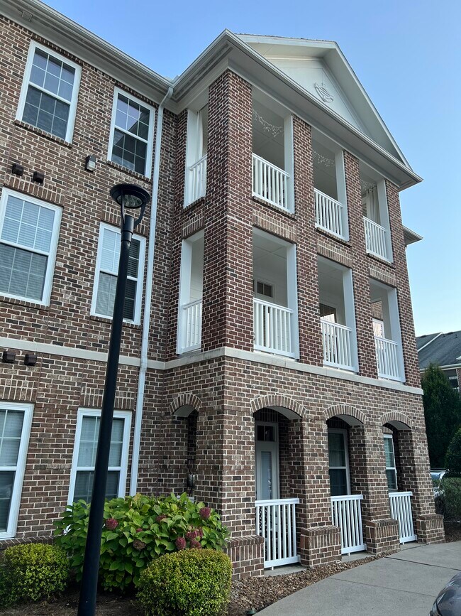 Primary Photo - 1115 Davenport Blvd