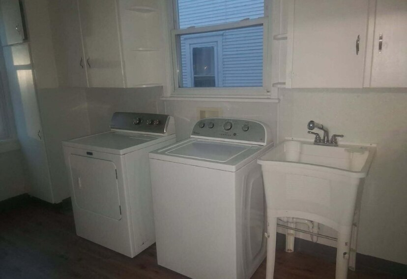 Building Photo - 251 N Main St