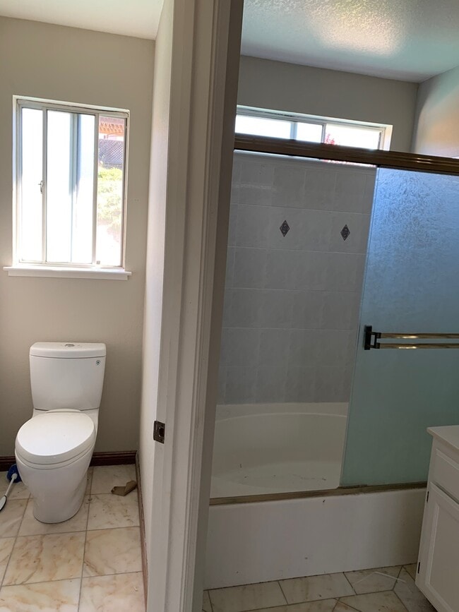 Building Photo - Beautiful Pittsburg Home