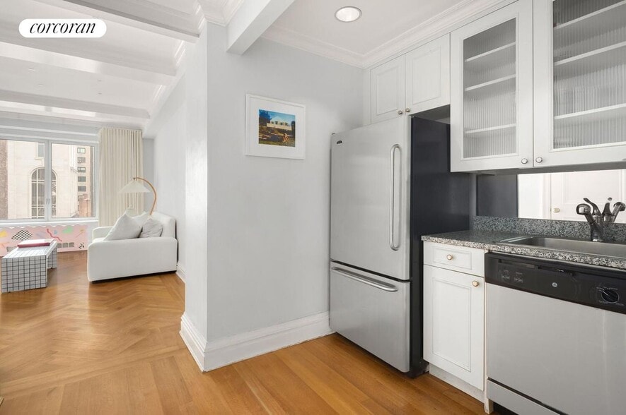 Building Photo - 502 Park Ave