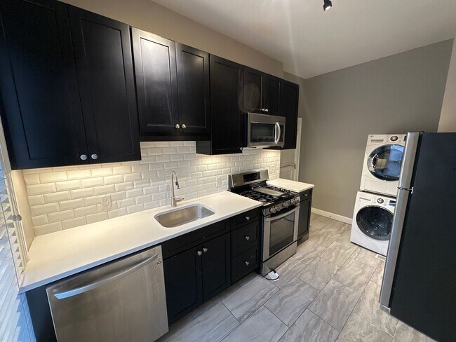 Building Photo - W King Ave 101-101.5 MLR