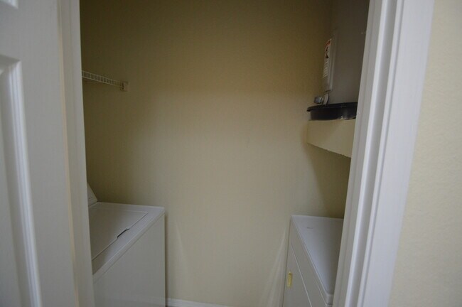 Building Photo - TEMPLE TERRACE: Second floor unit $1450 month. Gated Community! Convenient to USF