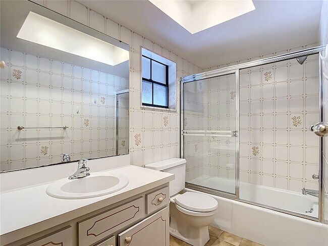 Building Photo - 813 Ormond St
