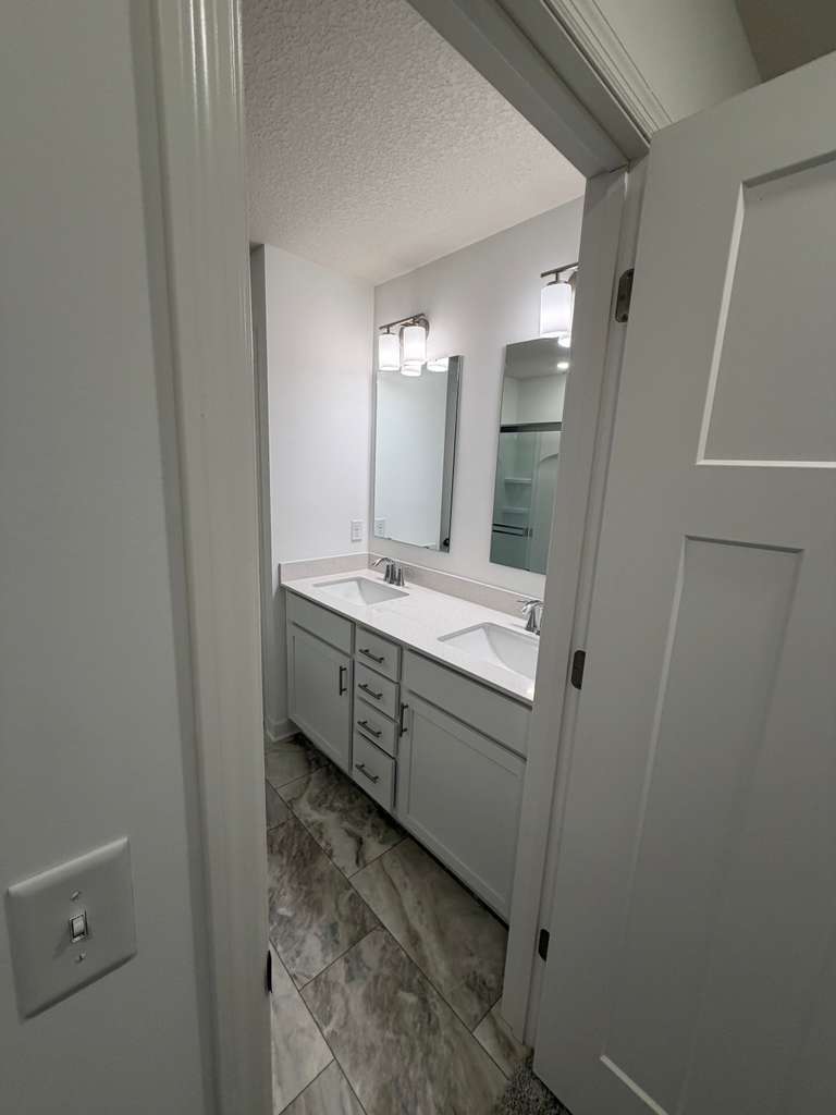 Building Photo - 10604 Heron Ave S