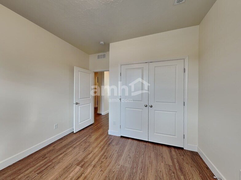 Building Photo - 378 E Sicily Dr