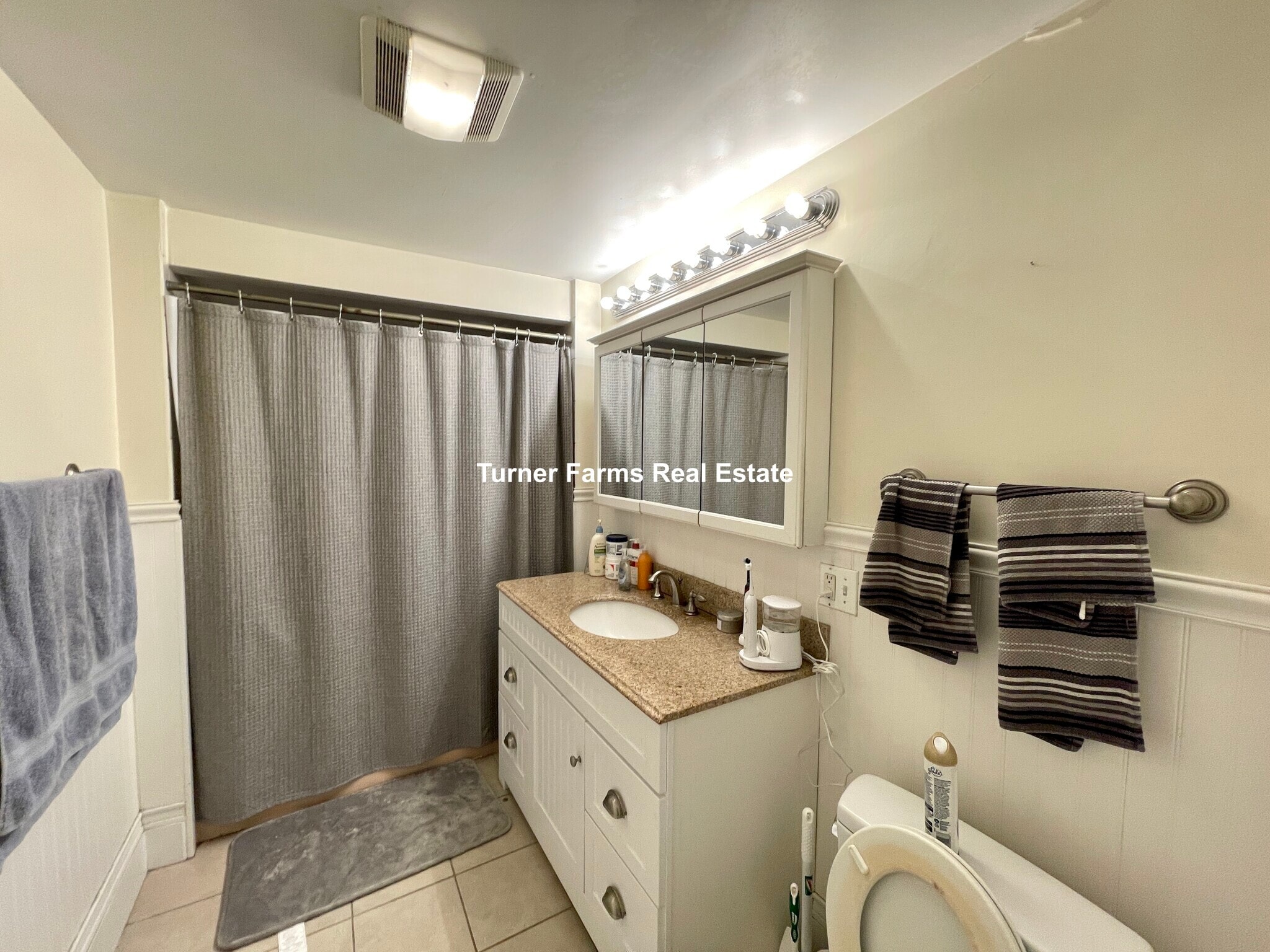 Building Photo - 10 Evergreen Ave