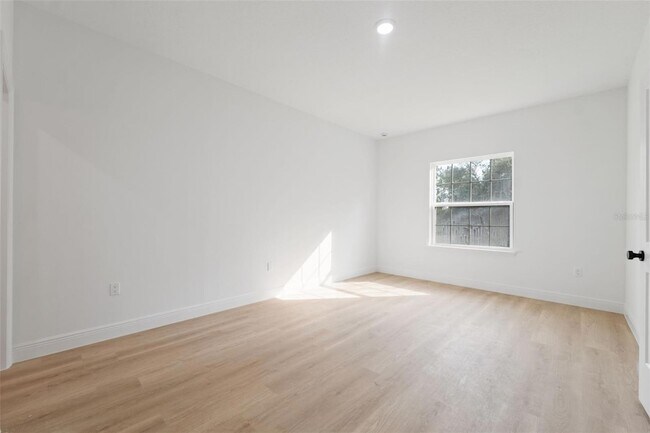 Building Photo - 746 Marion Oaks Manor